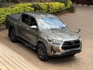 Toyota Hilux 2020 Green