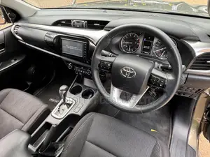 Toyota Hilux 2020 Green