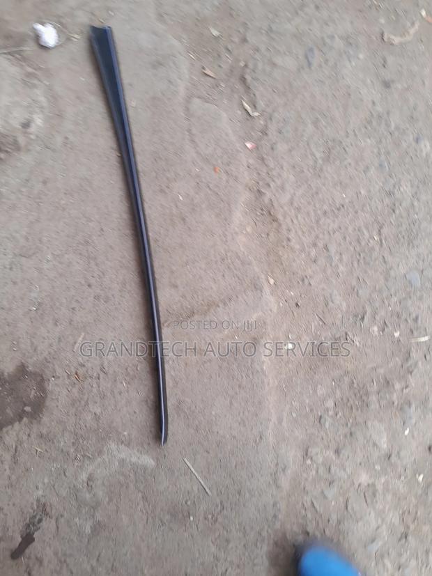 Honda Fit Windscreen Moulding Rubber - main view