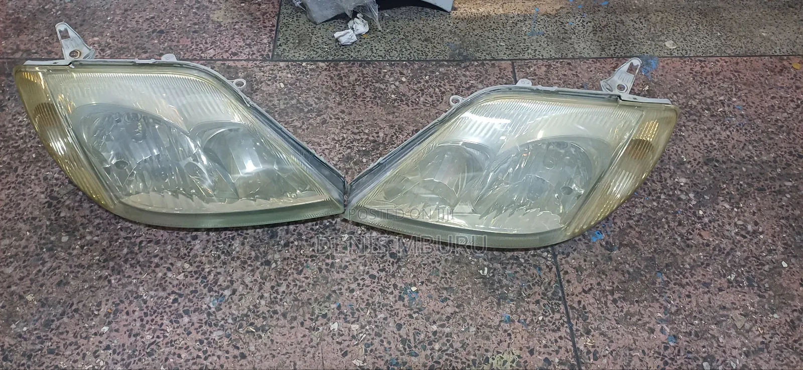 Fielder 2002 Headlight