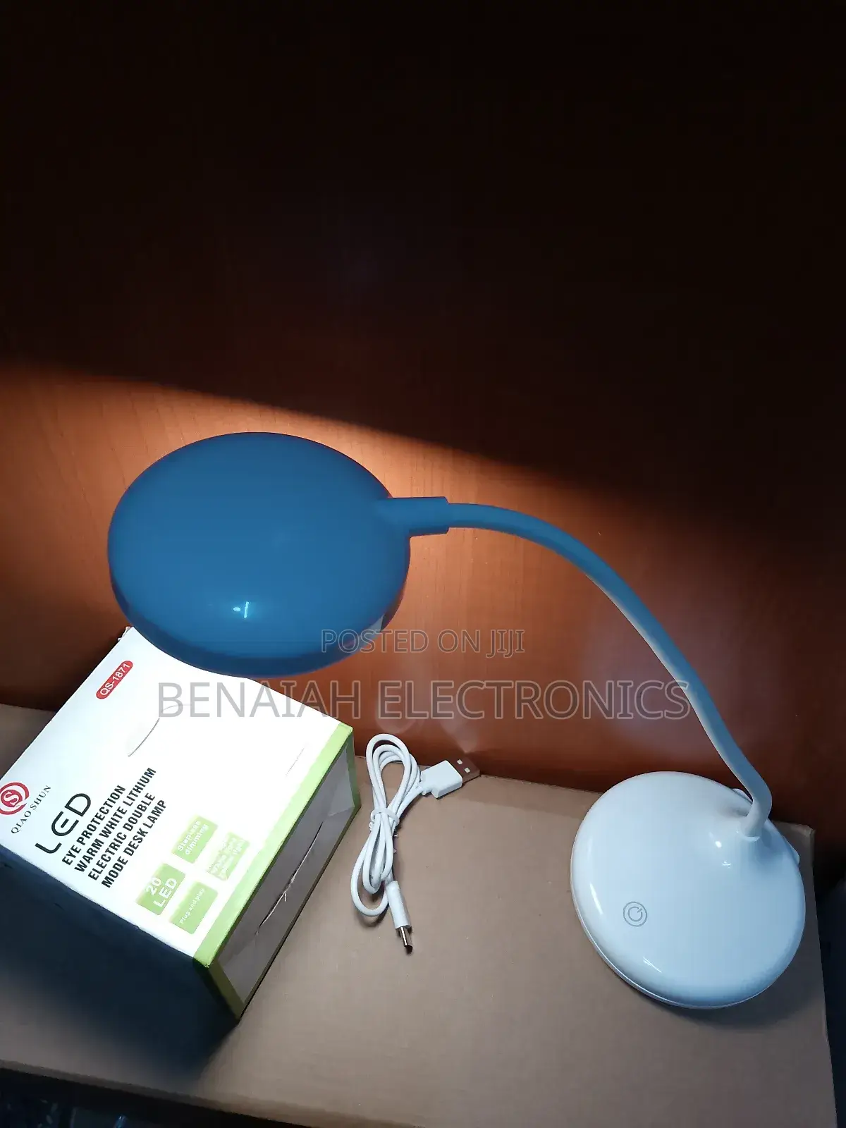 Led Rechargeable Desk Lamp.Three Mode Light,Sensor Lamb