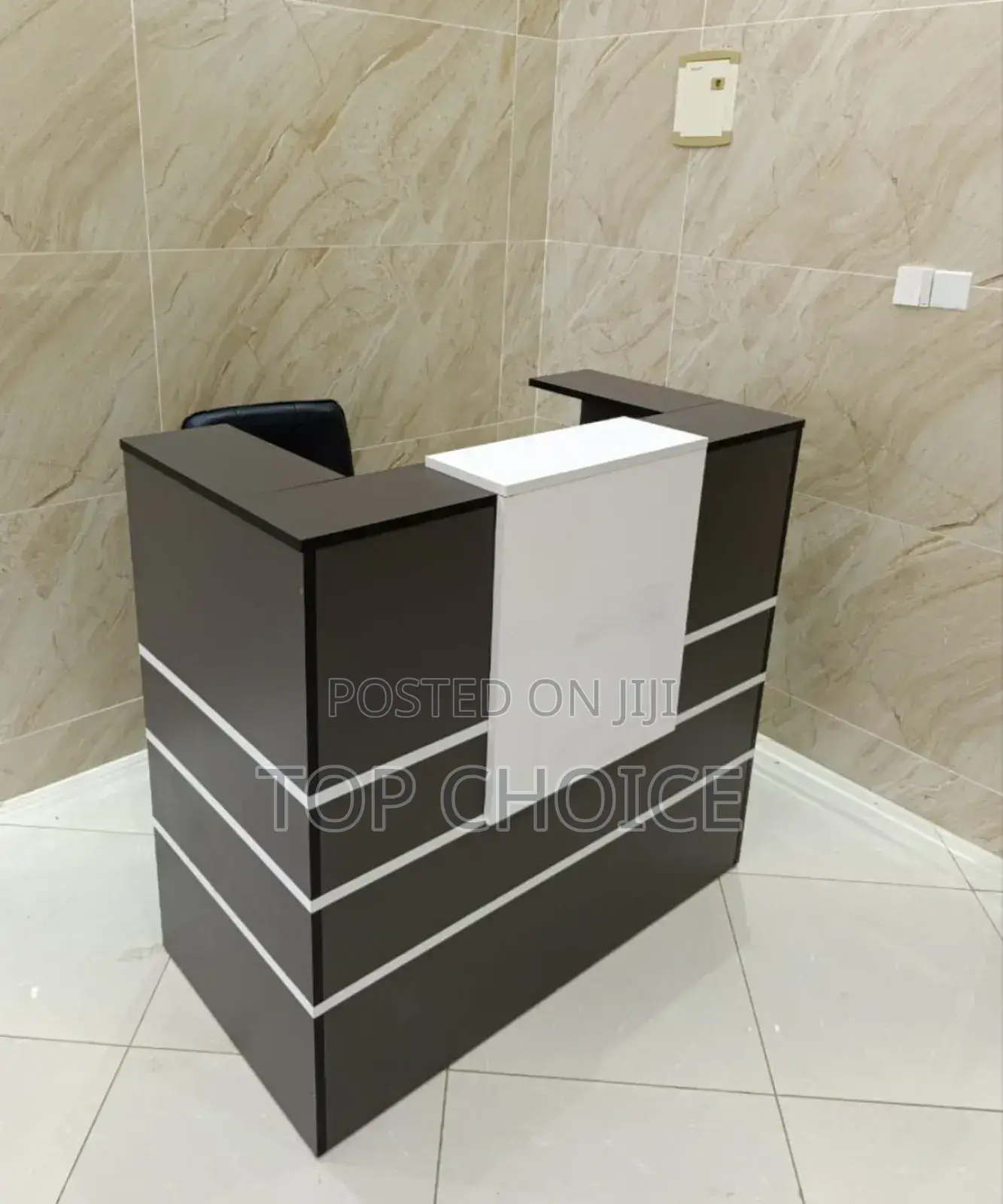 Front Office Receptionist Table