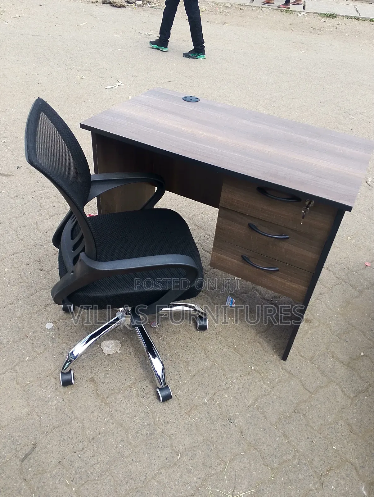Mesh Chair and 0.9 Office Desk
