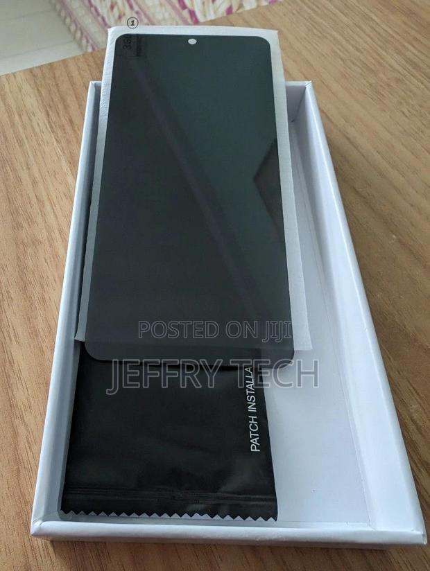 Pixel 8 Pro Privacy Screen Protector - main view