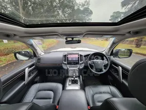 Toyota Land Cruiser 2017 White