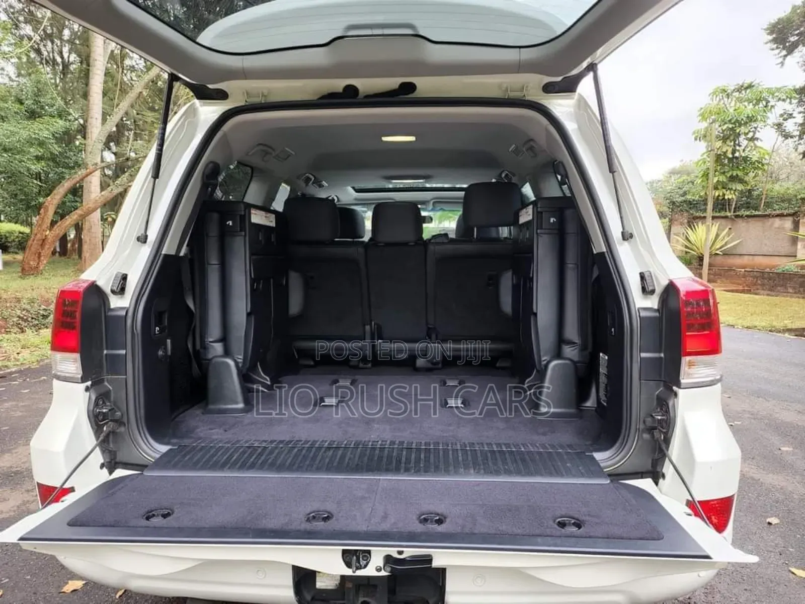Toyota Land Cruiser 2017 White