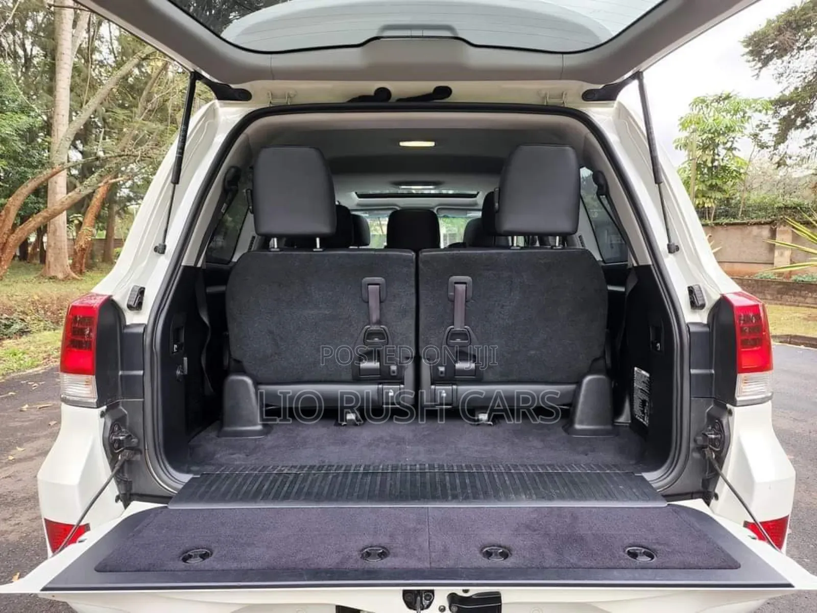 Toyota Land Cruiser 2017 White