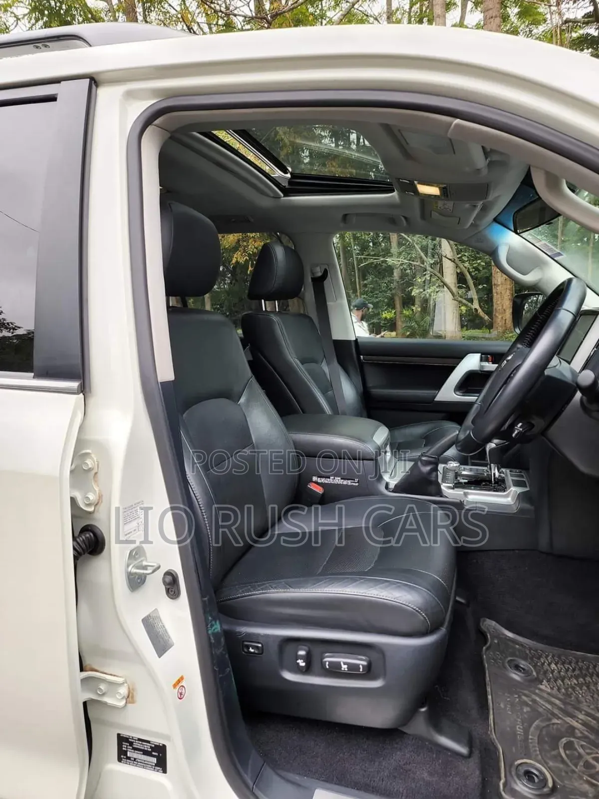 Toyota Land Cruiser 2017 White