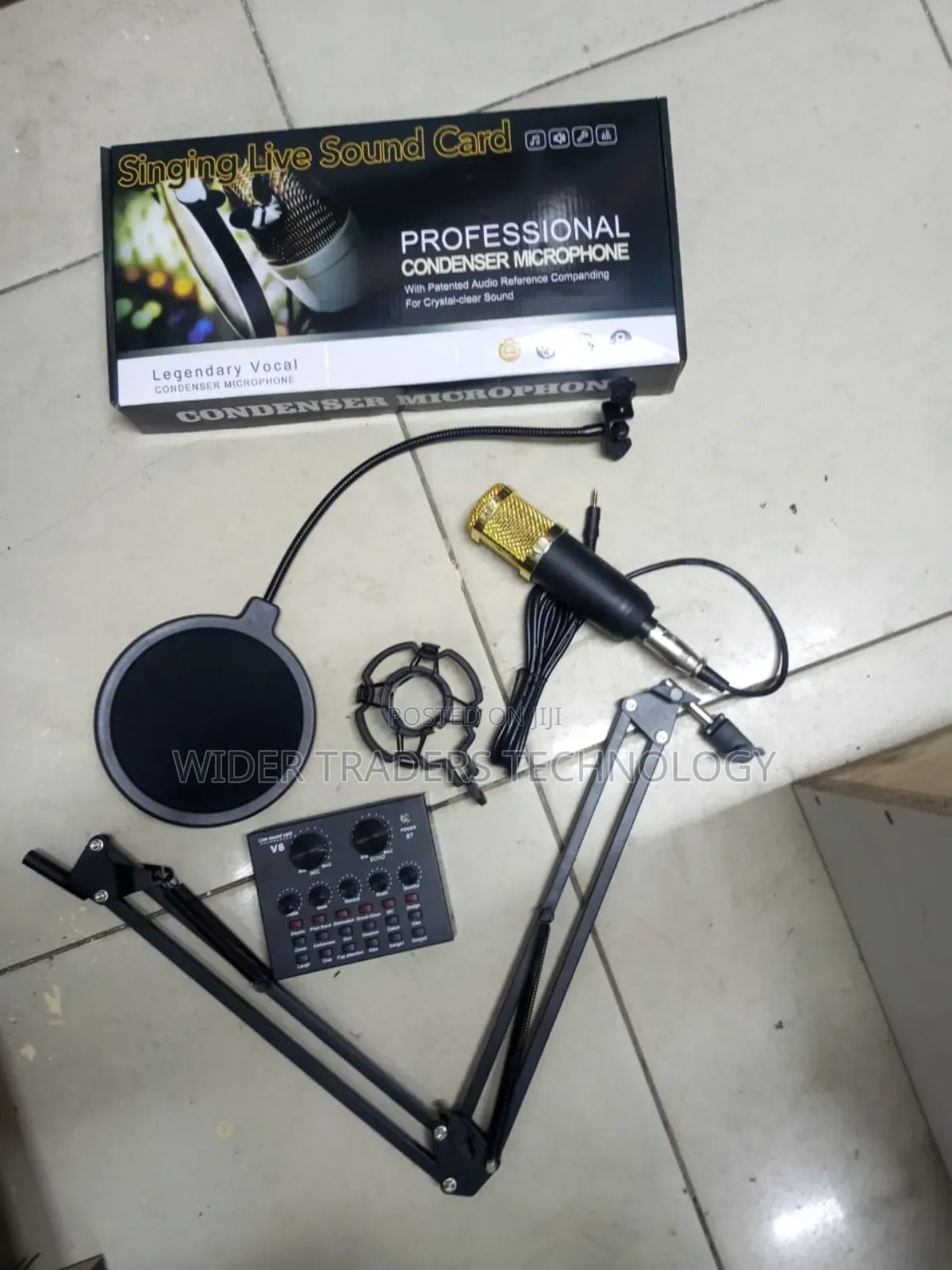 Microphone and Professional Audio V8 Sound Card Set BM800