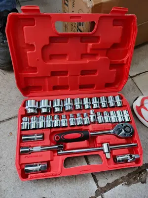 32 Pieces Mechanical Tool Kit