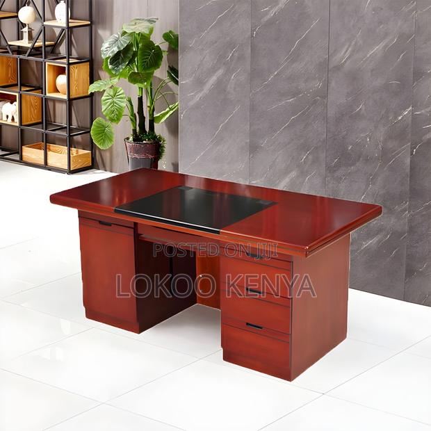 Office Desk: Staff Executive Office Desk With Drawers
