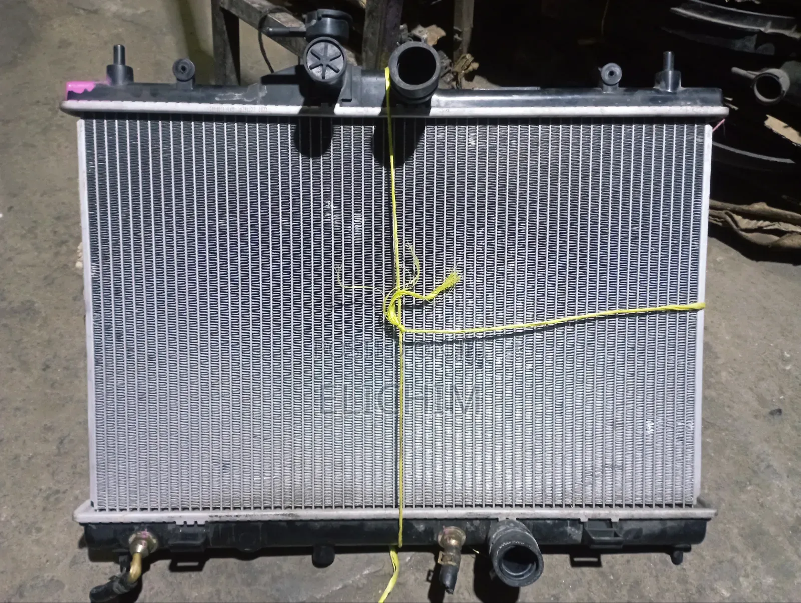 Y 12/ TINDA/Bluebird/Wingroad Radiator