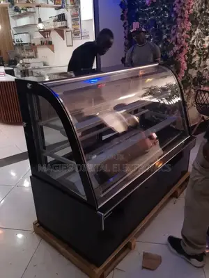 Durable and Affordable Cake Display