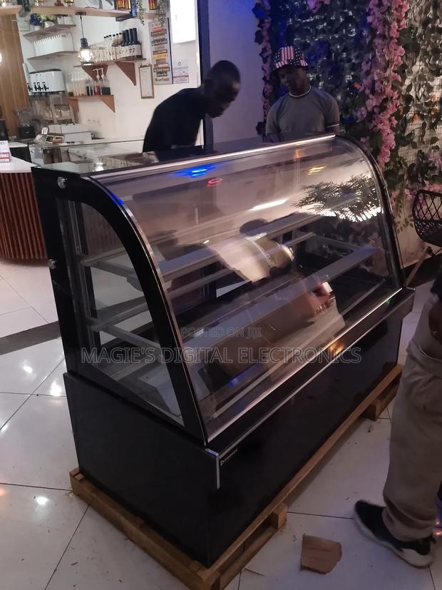 Durable and Affordable Cake Display - main view