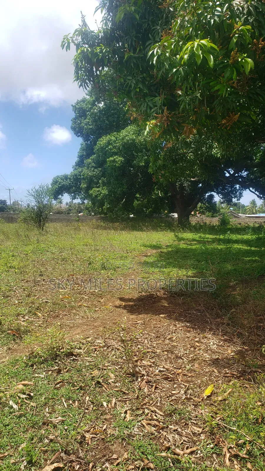 Mavueni Junction, 5 Acres Touching the Highway for Sale