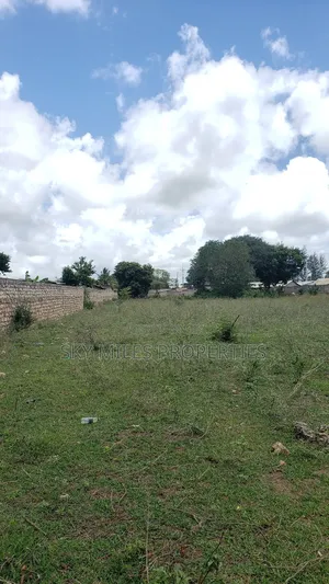 Mavueni Junction, 5 Acres Touching the Highway for Sale
