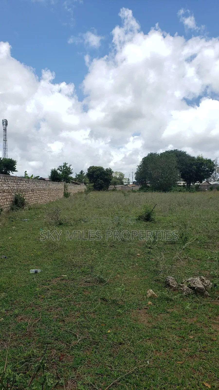 Mavueni Junction, 5 Acres Touching the Highway for Sale