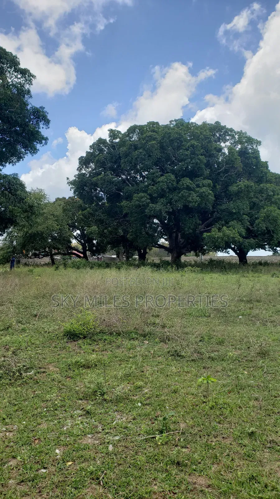 Mavueni Junction, 5 Acres Touching the Highway for Sale