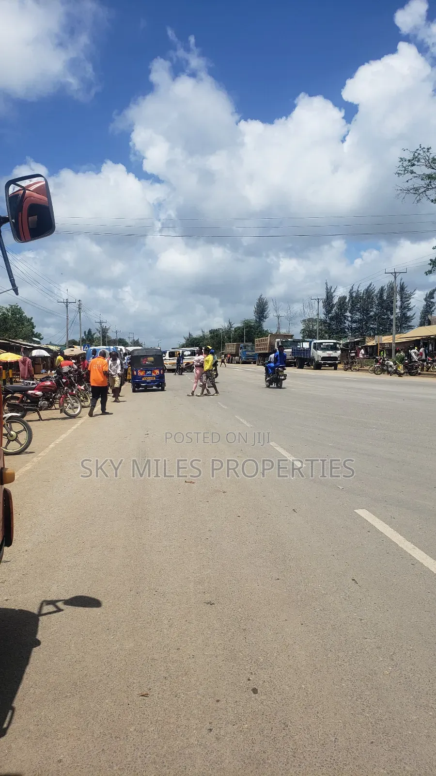 Mavueni Junction, 5 Acres Touching the Highway for Sale