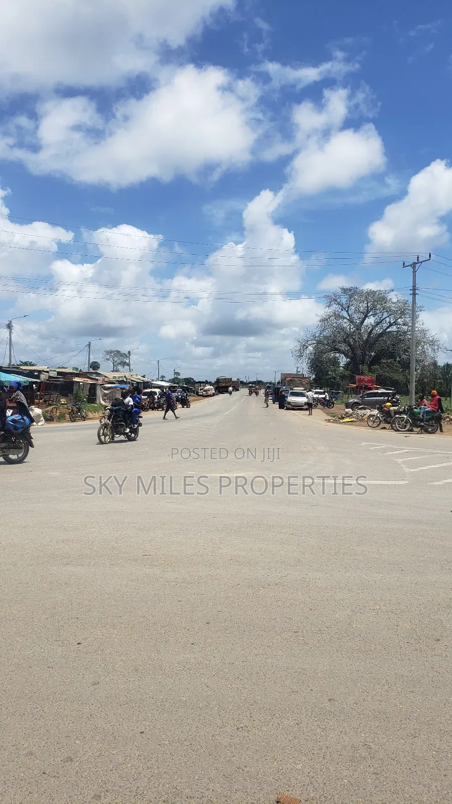Mavueni Junction, 5 Acres Touching the Highway for Sale
