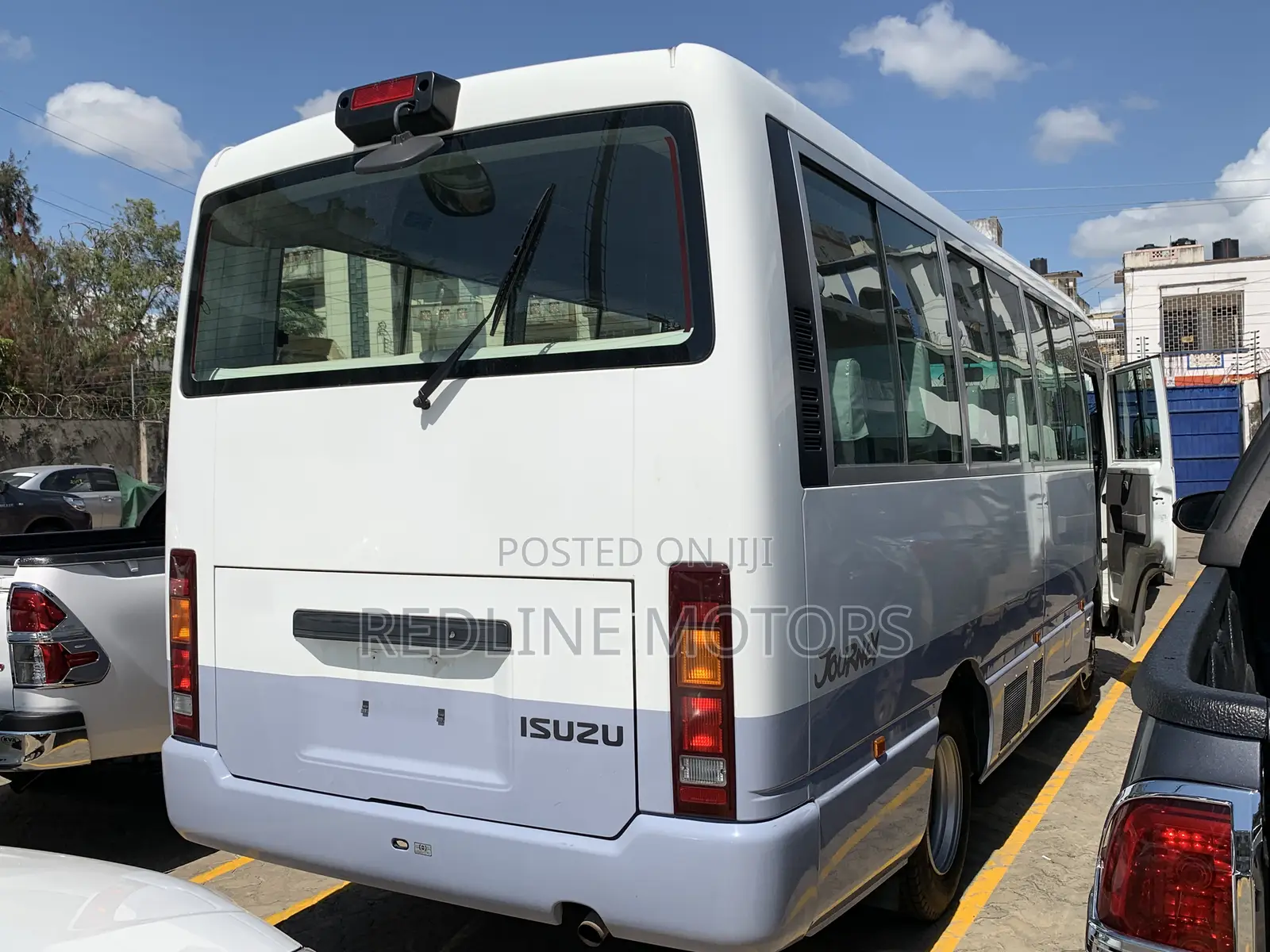 Isuzu NQR 2017 White