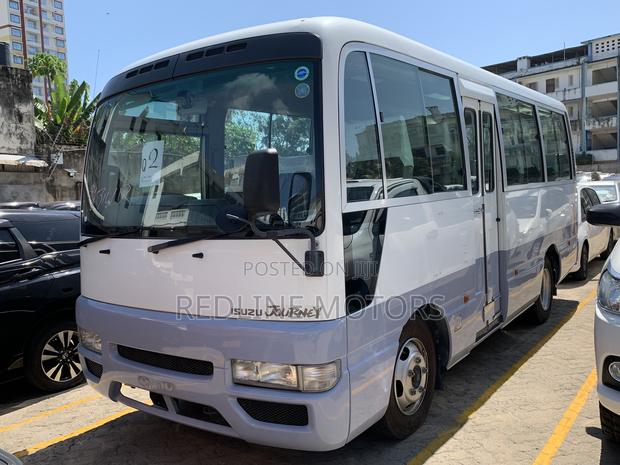 Isuzu NQR 2017 White