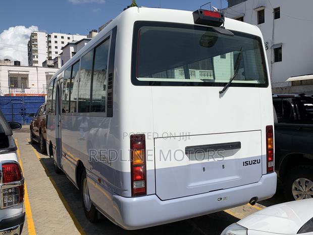 Isuzu NQR 2017 White - thumbnail 3