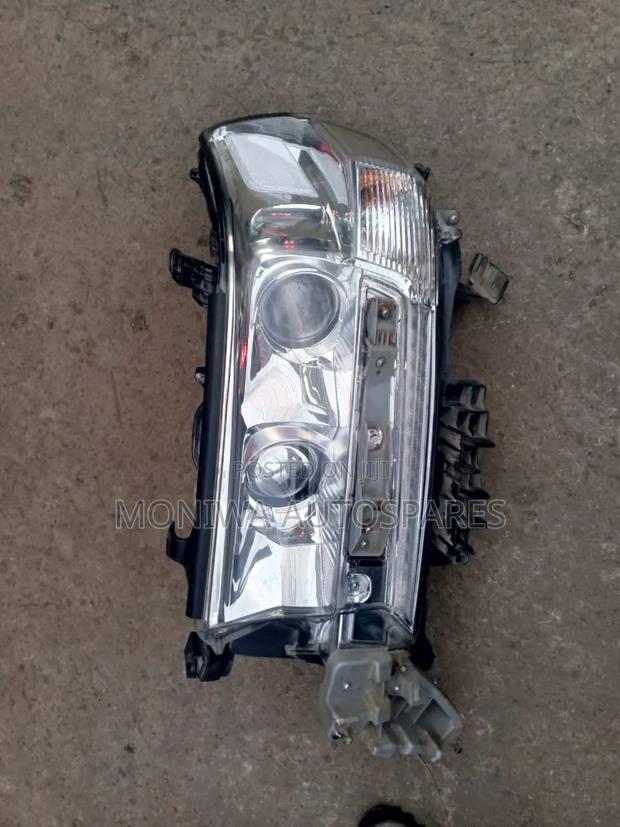 Original Headlamp/Light Fj 200 Landcruiser