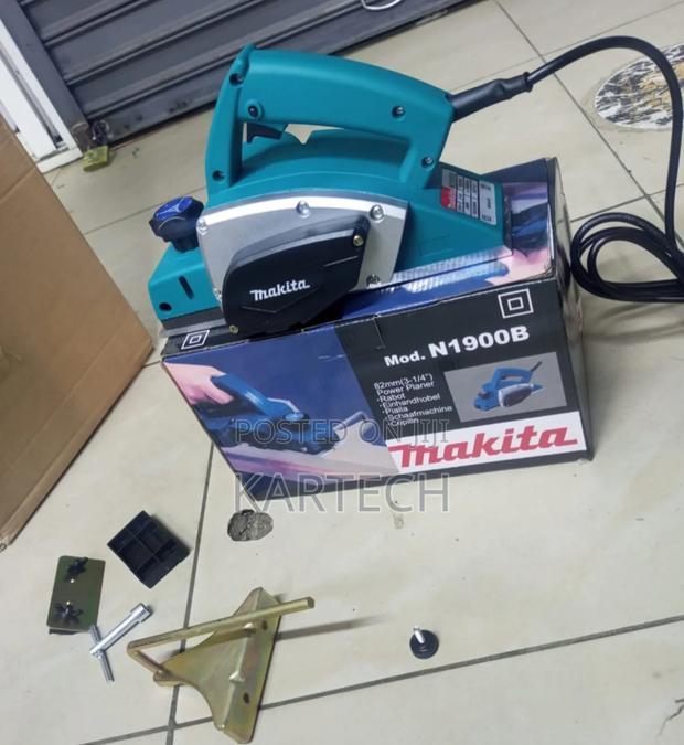 Makita 680W
Electric Planner With Gauge