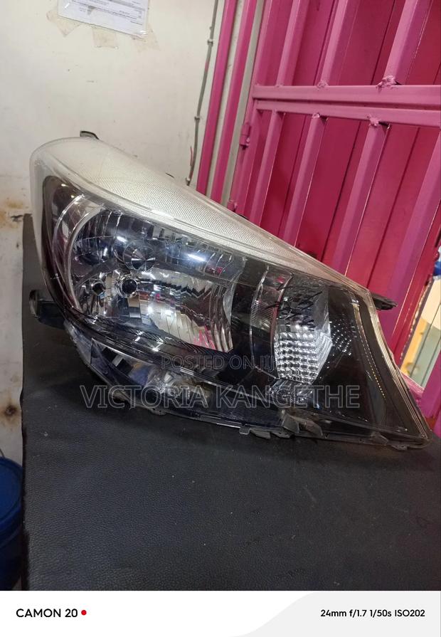 Vitz Jewela 2012 Headlight Non