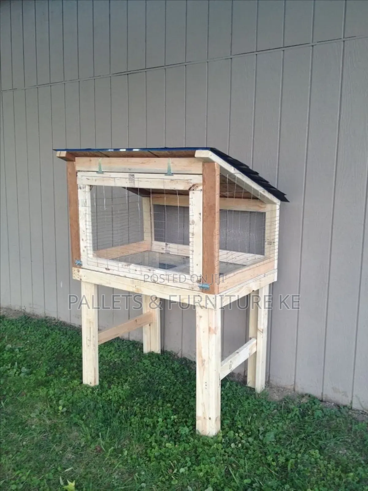 Tails and Trails Hutch 7906