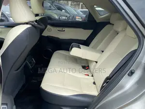 Lexus NX 300h Base 4x4 (2.5L 4cyl 2A) 2018 Silver