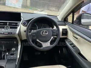 Lexus NX 300h Base 4x4 (2.5L 4cyl 2A) 2018 Silver