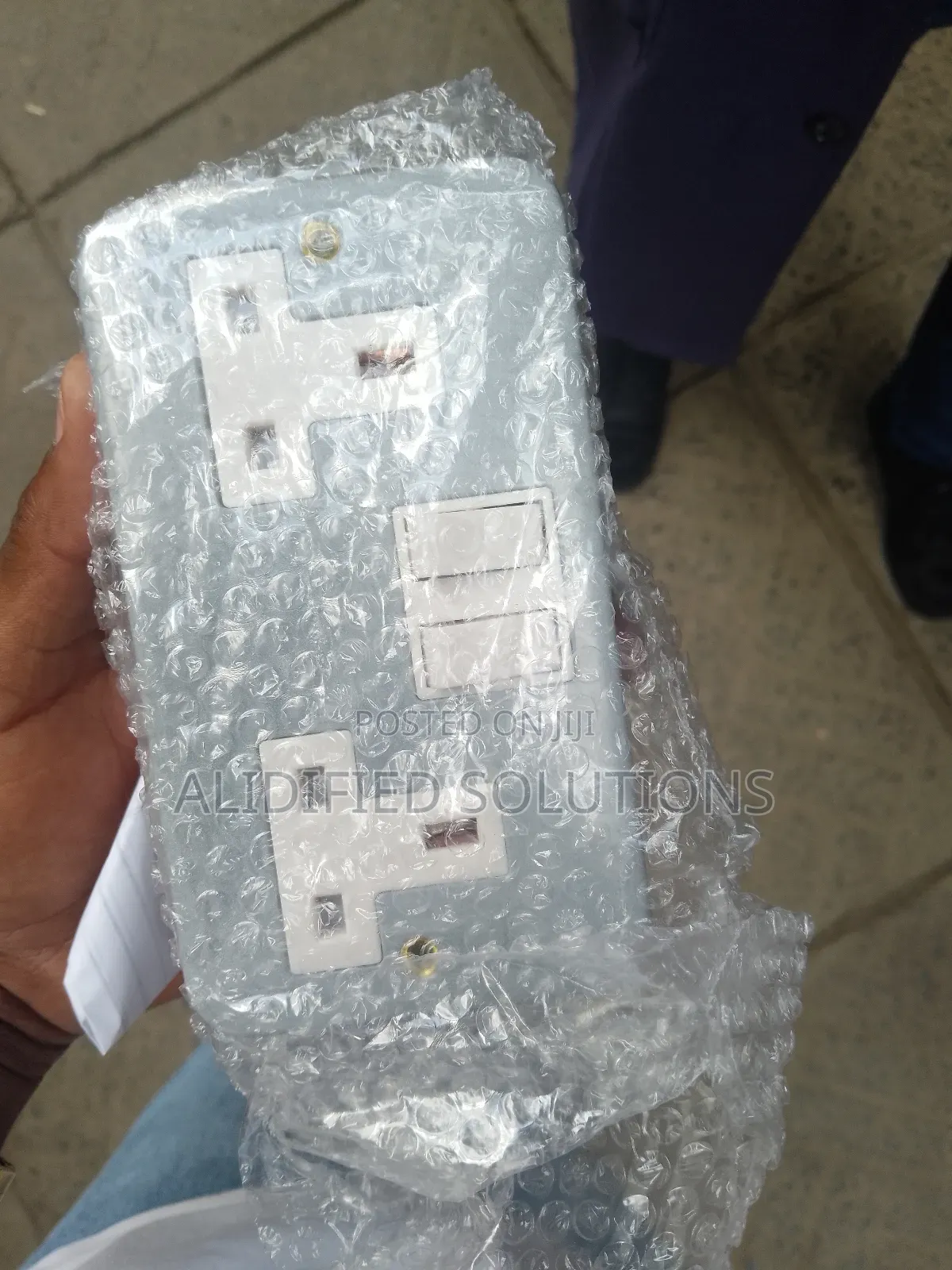 Metal Twin Socket