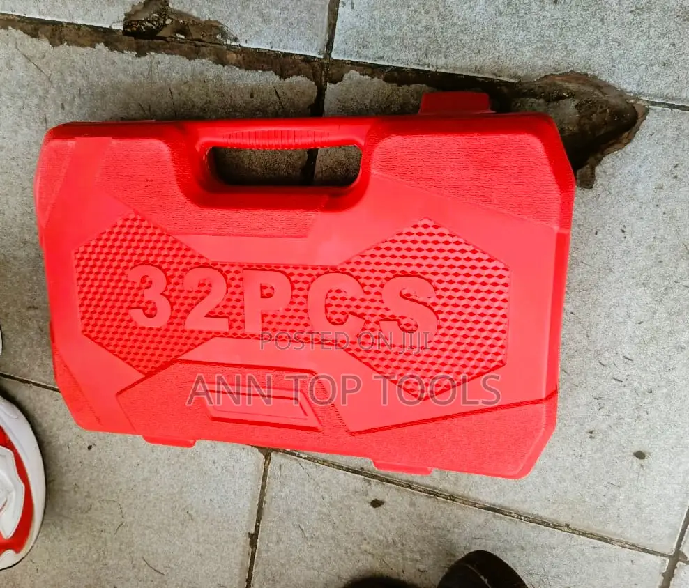 32 Pieces Mechanical Tool Kit
