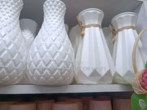 Plastic Vases White KSH 800 Round and Hard Plastic