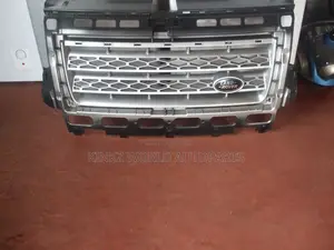 Land Rover Freelander 2 Front Bumper Engine Grill 2013-2015