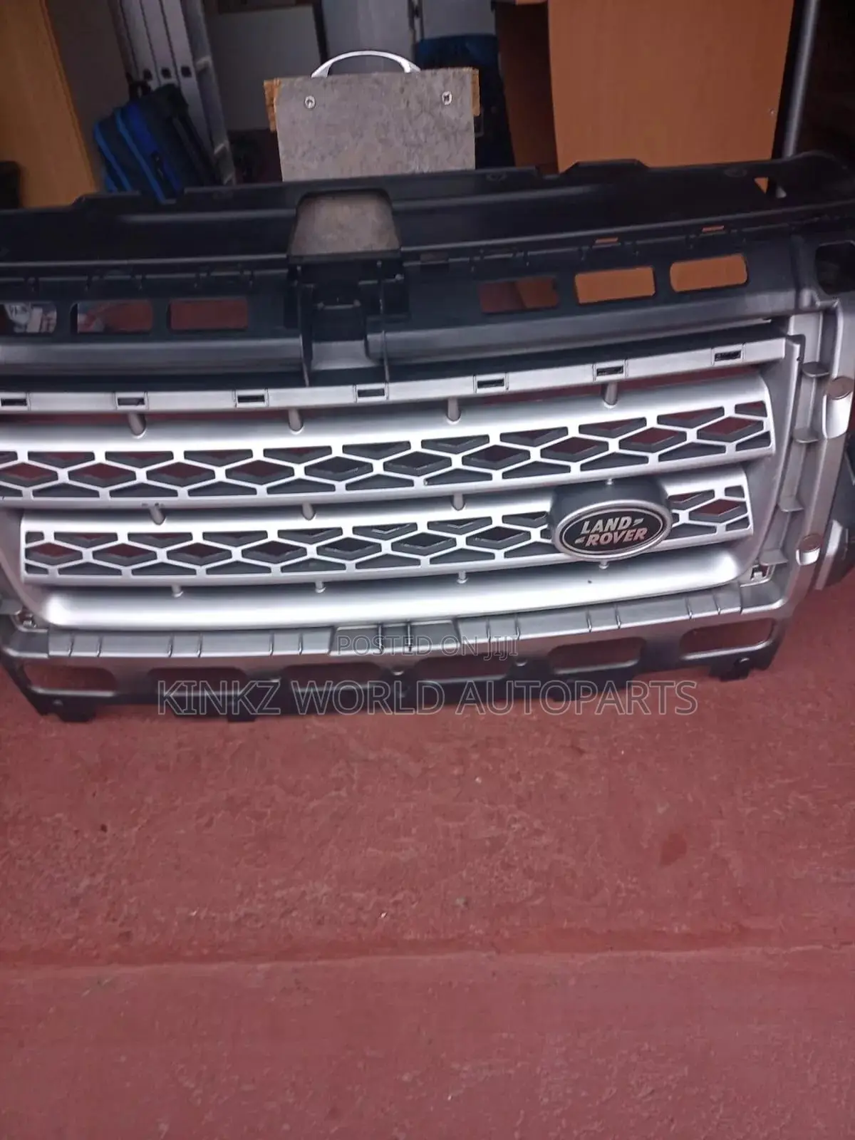Land Rover Freelander 2 Front Bumper Engine Grill 2013-2015