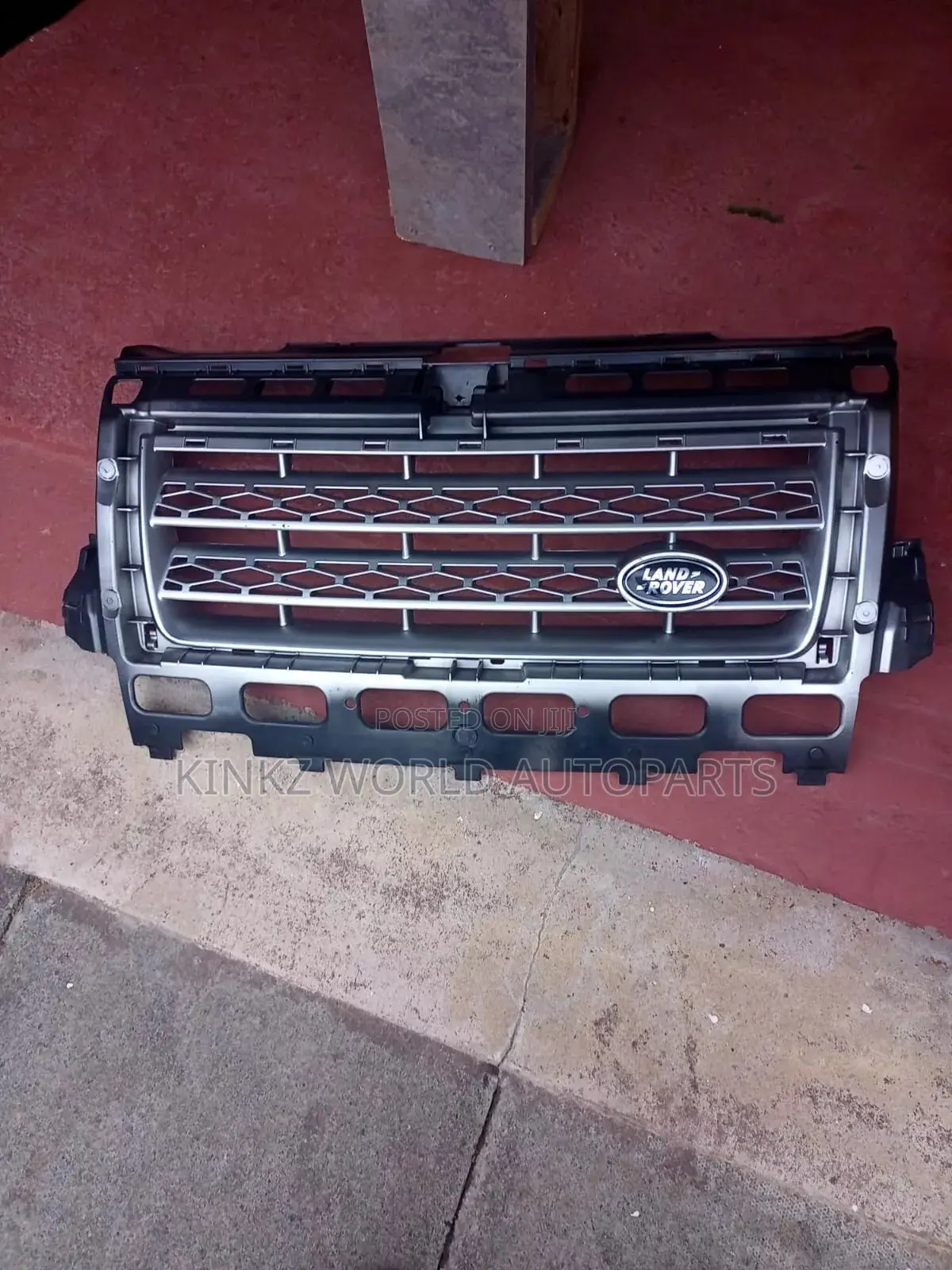 Land Rover Freelander 2 Front Bumper Engine Grill 2013-2015
