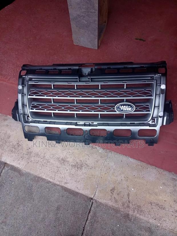 Land Rover Freelander 2 Front Bumper Engine Grill 2013-2015