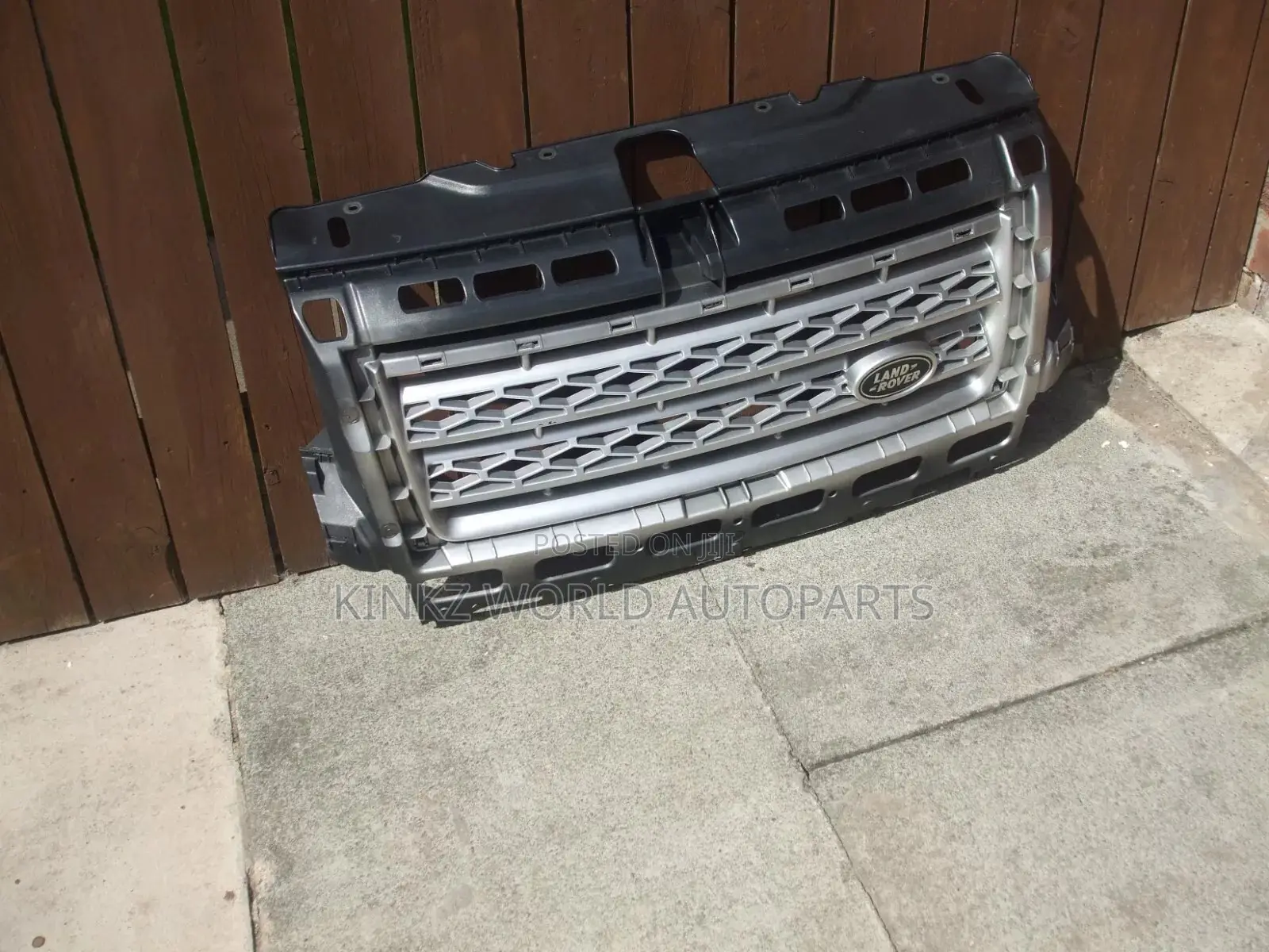 Land Rover Freelander 2 Front Bumper Engine Grill 2013-2015