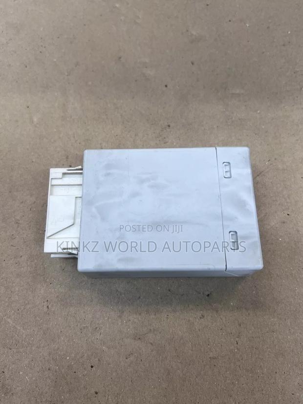 BMW X5 E70,E71 Air Suspension Control Unit Module 6793163 - thumbnail 3