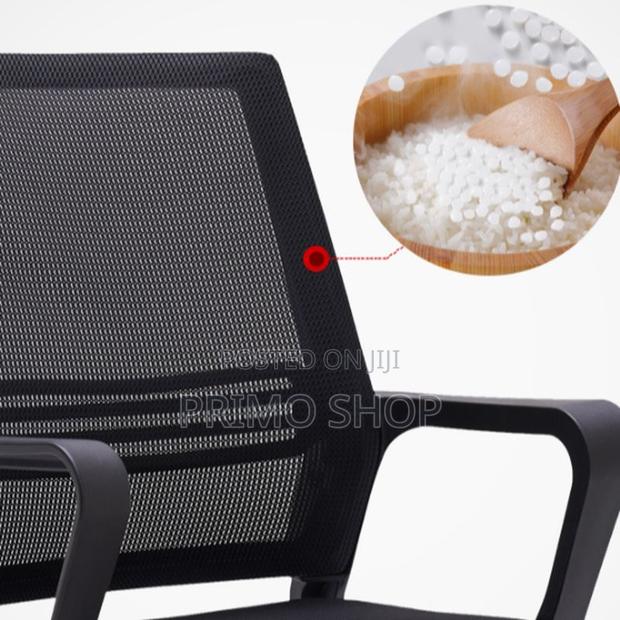 Task Chair -Ergonomic Mid-Back Office Mesh Swivel Seat - thumbnail 2