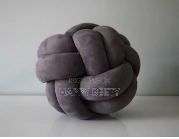 Round Knot Pillow - thumbnail 3