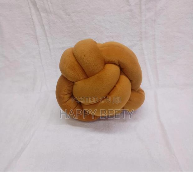 Round Knot Pillow - thumbnail 5