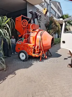 Self Loading Concrete Mixer 560L