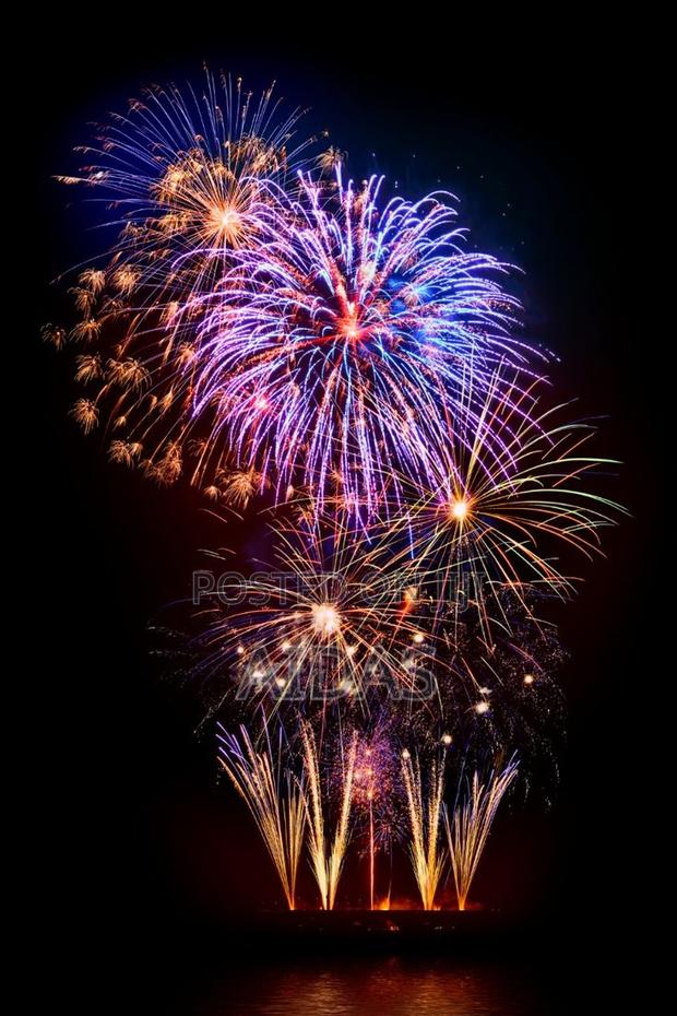 30 Shots Pyro Box Fireworks - thumbnail 3