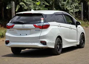 Honda Shuttle 1.5 Hybrid 2WD 2019 Pearl