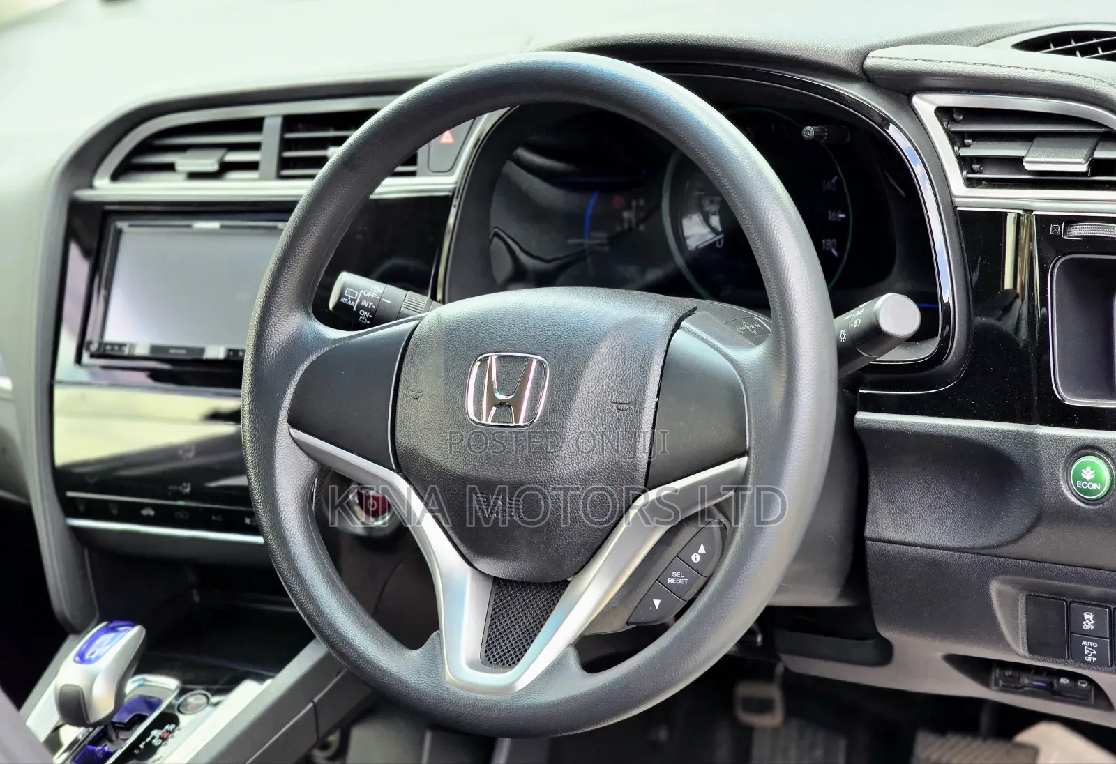 Honda Shuttle 1.5 Hybrid 2WD 2019 Pearl