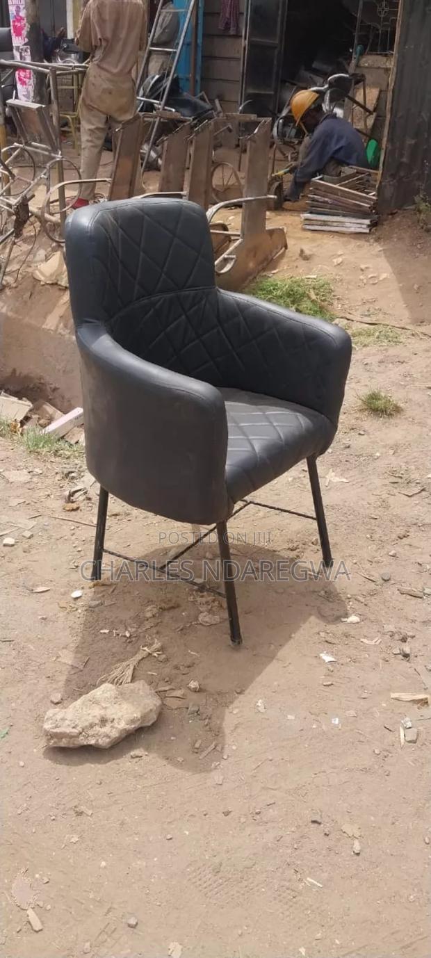 Mediam Size Barber Seat - thumbnail 2